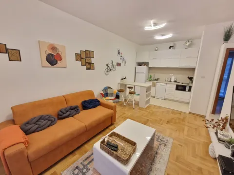 Rent, one bedroom apartment, 47m², Bečići, Budva - image 17