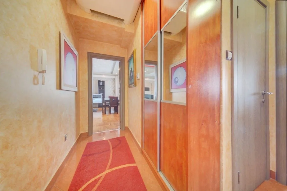 Prodaja, dvosoban stan, 85m², Centar, Podgorica