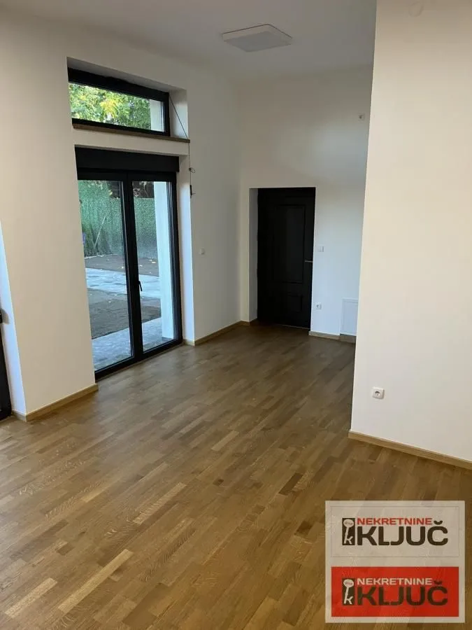 Izdavanje, kuća, 247m², Sremska Kamenica, Petrovaradin