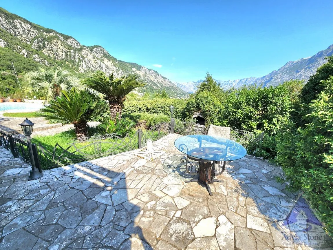 Prodaja, kuća, 1500m², Škaljari, Kotor