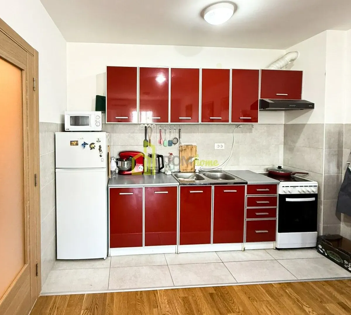 Izdavanje, dvosoban stan, 65m², Stari Aerodrom, Podgorica