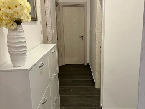 Izdavanje, trosoban stan, 75m², Ljubović, Podgorica - image 5