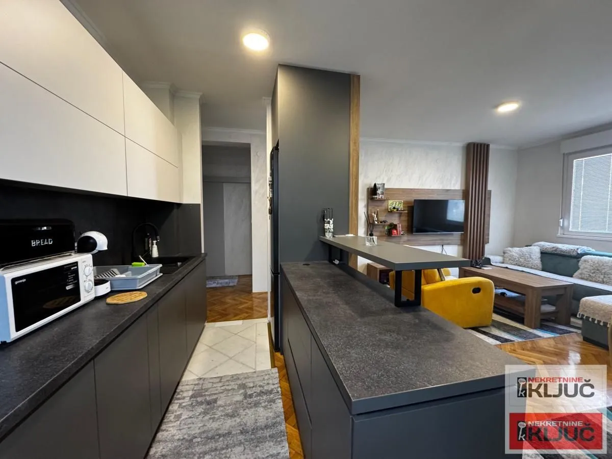 Prodaja, trosoban stan, 68m², Centar, Novi Sad
