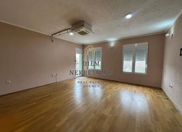 Izdavanje, dvosoban stan, 69m², Ljubović, Podgorica