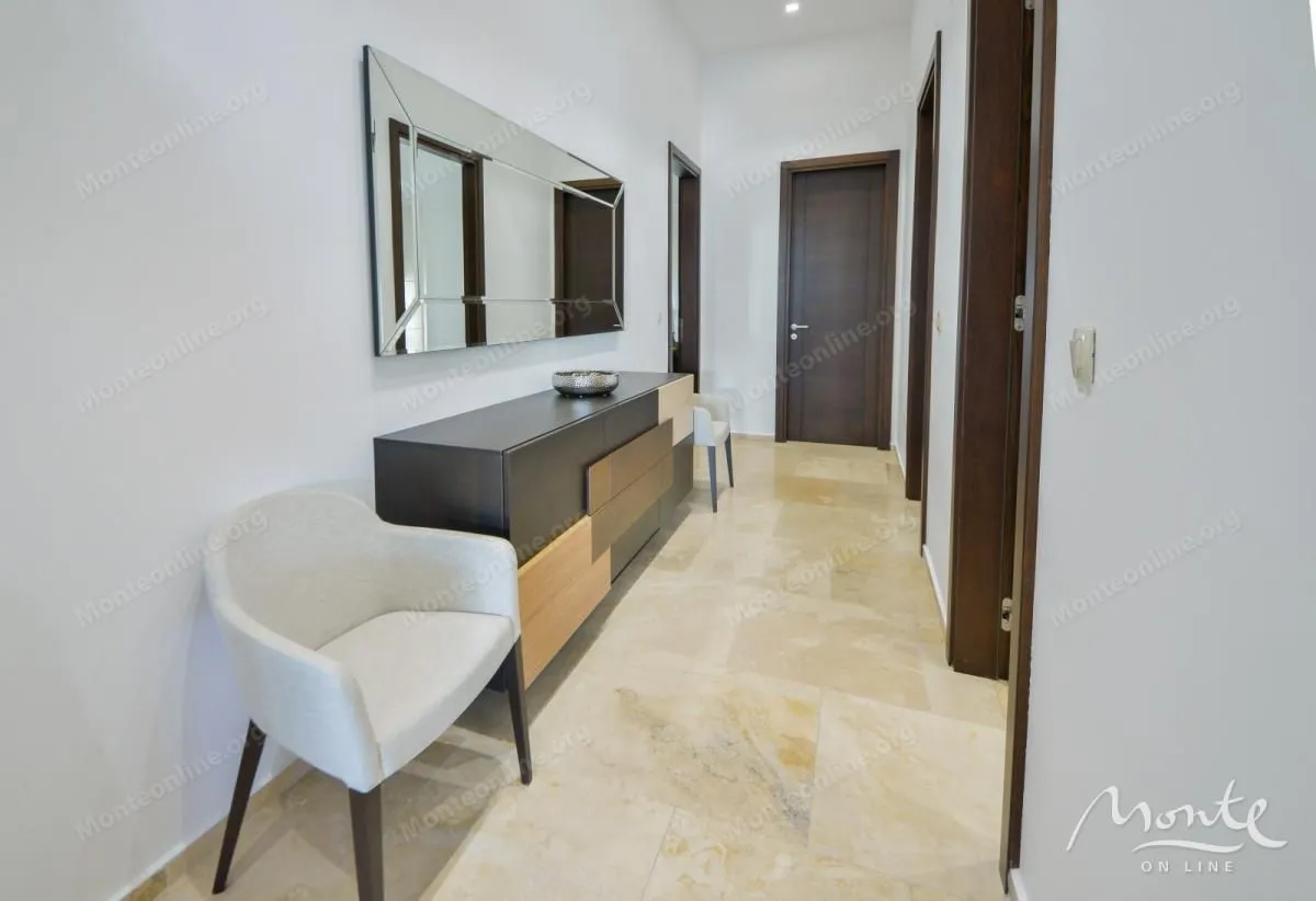 Prodaja, trosoban stan, 218m², Budva, Crna Gora