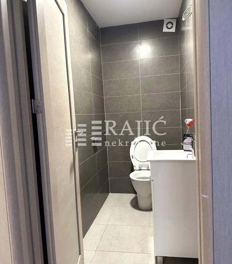 Small bathroom with toilet and washbasin.