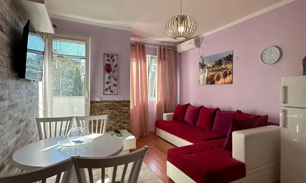 Izdavanje, dvosoban stan, 75m², Tivat, Crna Gora