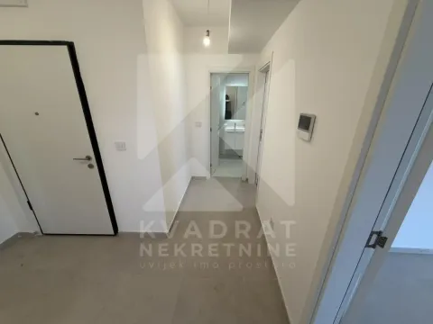 Prodaja, trosoban stan, 104m², Stari Aerodrom, Podgorica - image 12