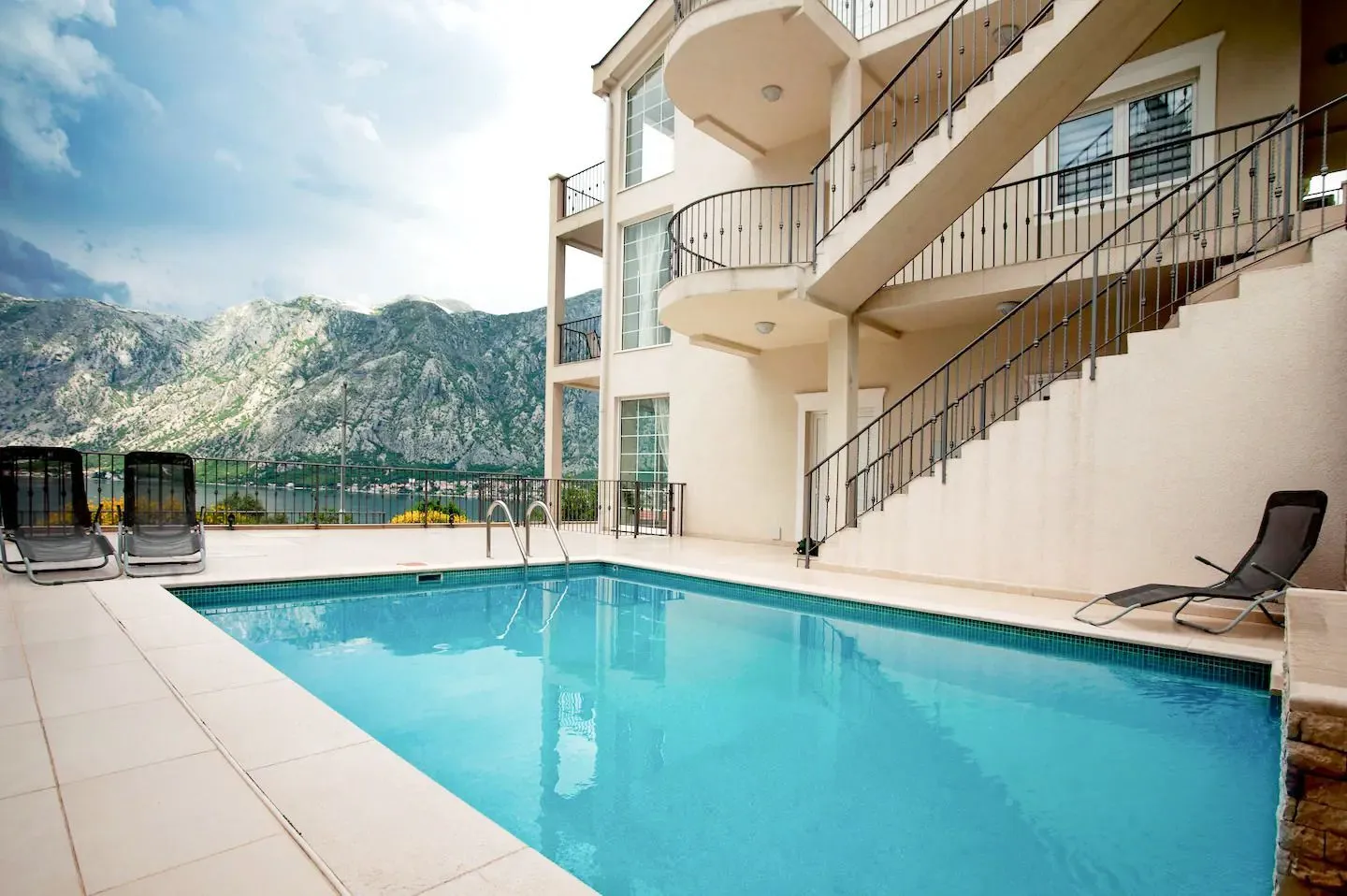 Prodaja, trosoban stan, 100m², Prčanj, Kotor