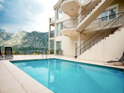 Prodaja, trosoban stan, 100m², Prčanj, Kotor - image 13