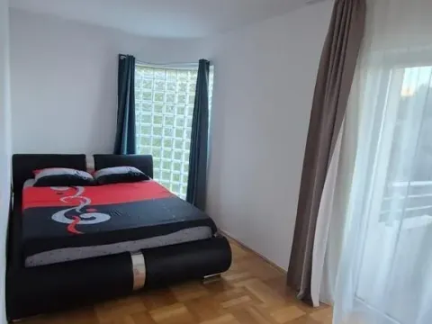 Izdavanje, trosoban stan, 88m², Bečići, Budva - image 11