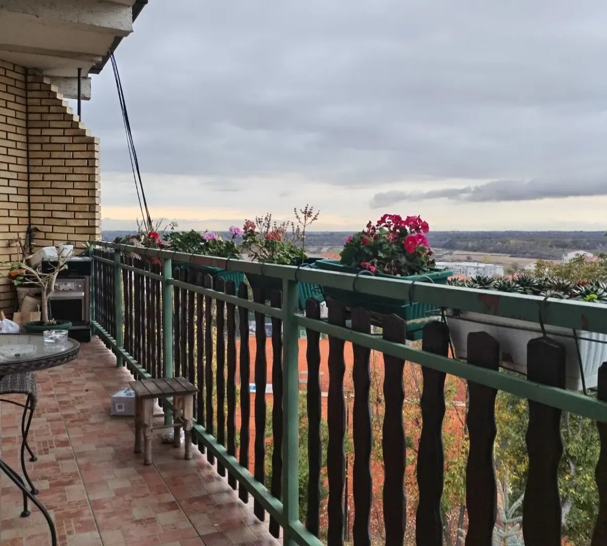 Izdavanje, četvorosoban stan, 104m², Čukarica, Beograd