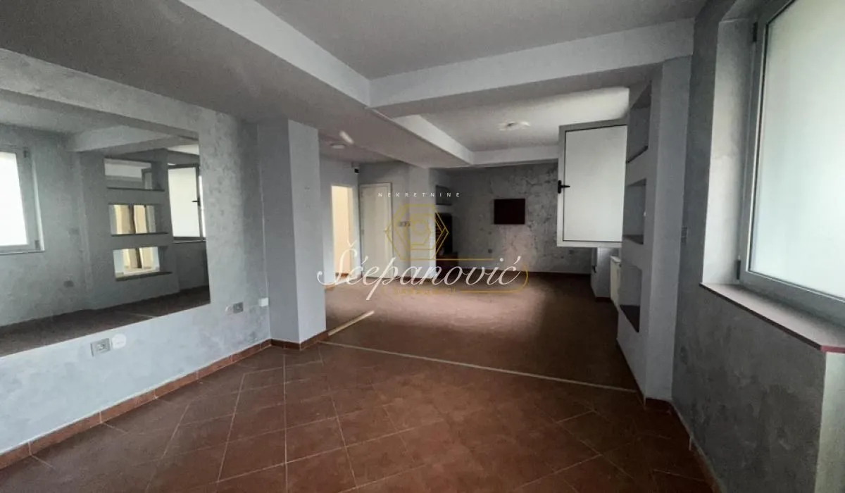 Sale, office space, 76m², Adamovićevo Naselje, Novi Sad Sve Podlokacije