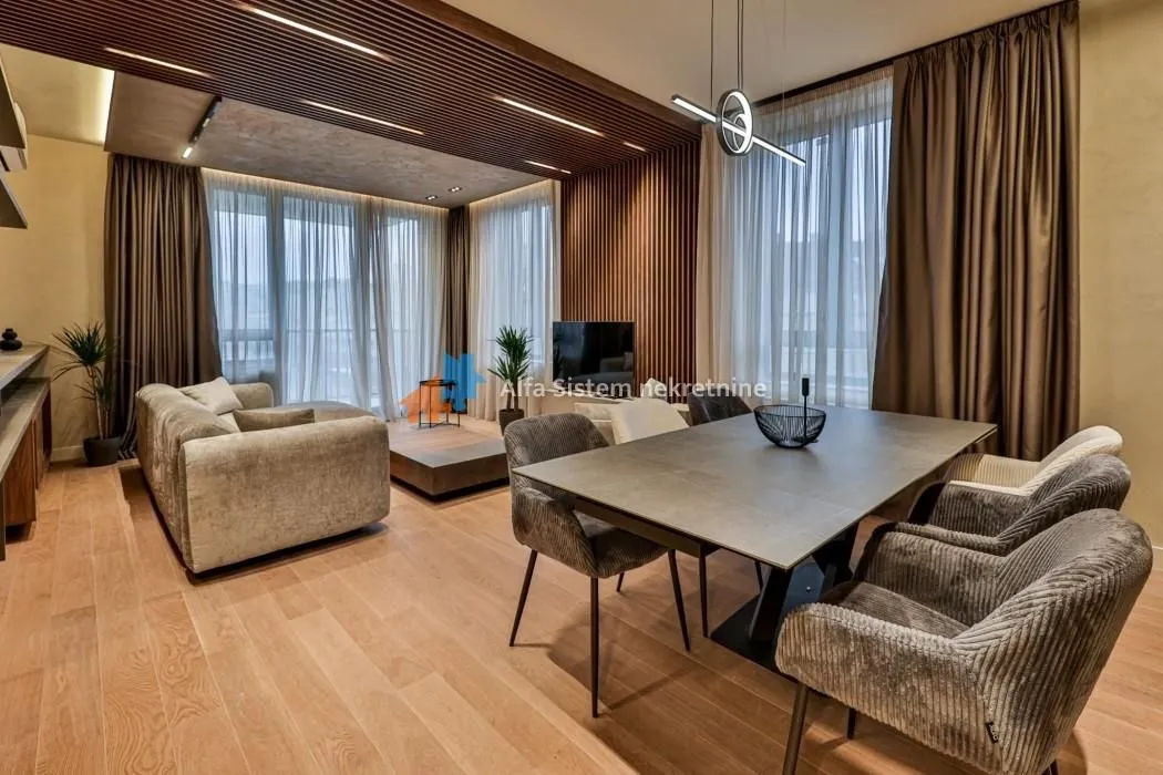 Izdavanje, trosoban stan, 89m², Savski Venac, Beograd