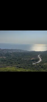 Pogled na grad i more sa visine. - image 3