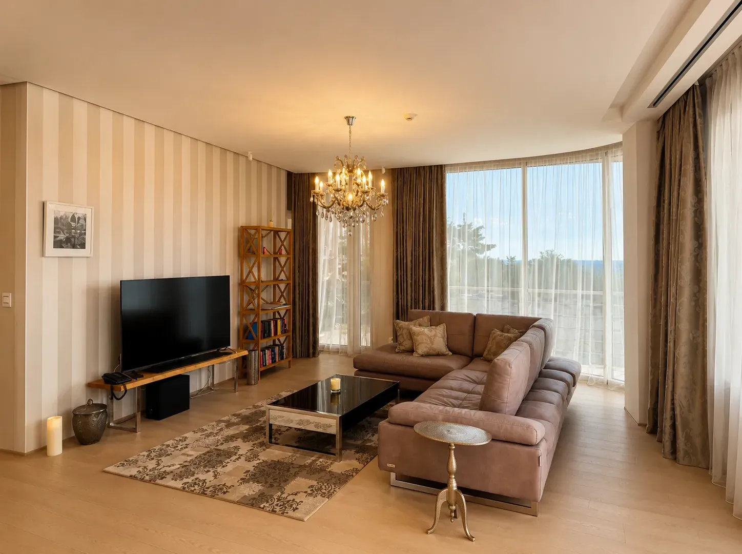 Izdavanje, dvosoban stan, 180m², Dukley Gardens, Budva