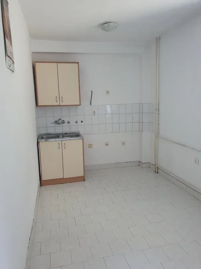Izdavanje, jednosoban stan, 41m², Sajmište, Novi Sad