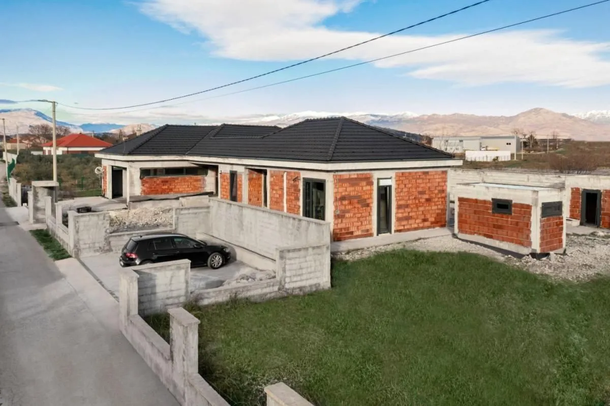 Prodaja, kuća, 259m², Donji Kokoti, Podgorica