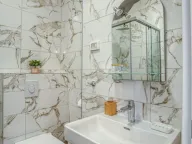 Izdavanje, dvosoban stan, 55m², Bečići, Budva - image 5