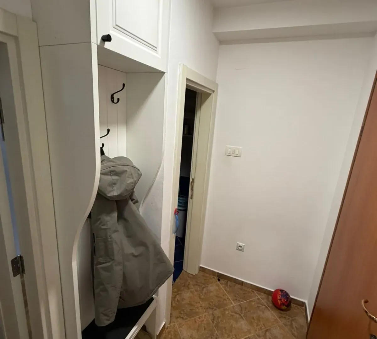 Izdavanje, dvosoban stan, 90m², Podgorica, Crna Gora