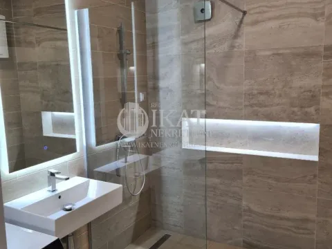 Izdavanje, četvorosoban stan, 160m², Savski Venac, Beograd - image 13