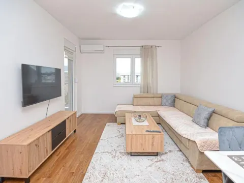 Izdavanje, stan, 48m², Stari Aerodrom, Podgorica - image 1