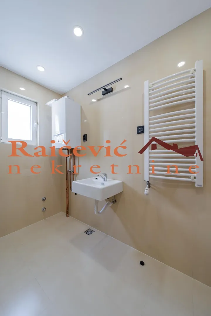 Prodaja, četvorosoban stan, 123m², Voždovac Sve Podlokacije, Beograd