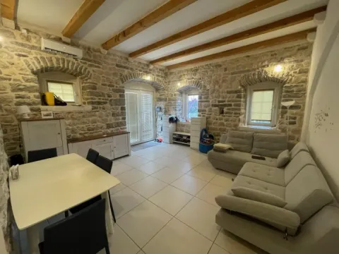 Prodaja, jednosoban stan, 40m², Prčanj, Kotor