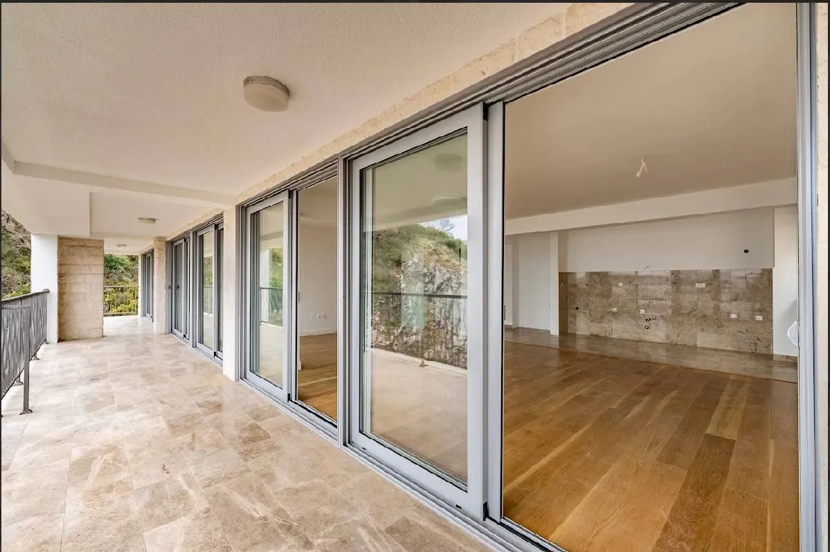 Prodaja, trosoban stan, 160m², Pržno, Budva