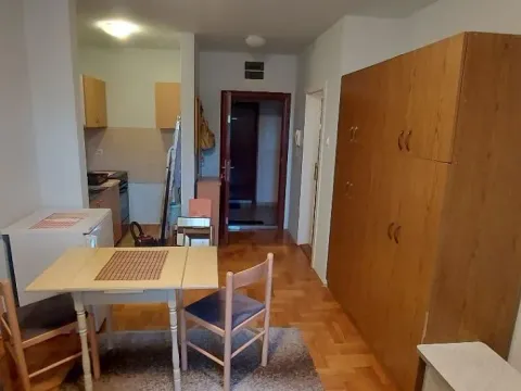 Izdavanje, jednosoban stan, 30m², Bulevar Evrope, Novi Sad Sve Podlokacije - image 2