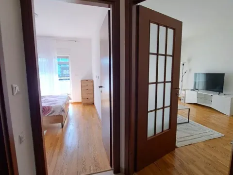 Izdavanje, jednosoban stan, 53m², City Kvart, Podgorica - image 19