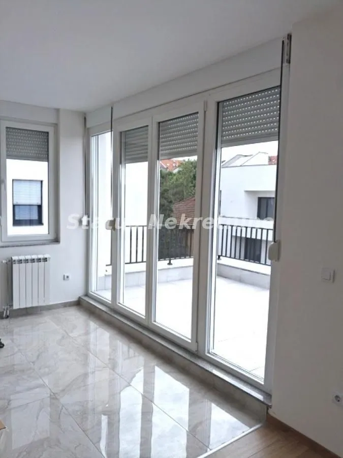 Rent, office space, 400m², Adamovićevo Naselje, Novi Sad Sve Podlokacije