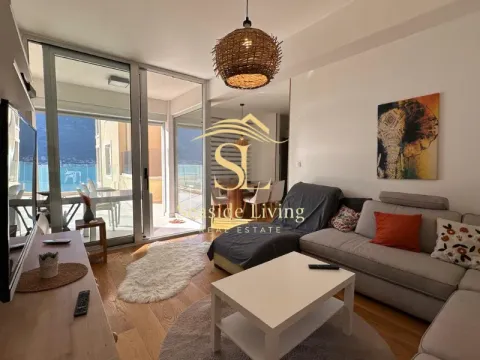 Sale, two bedroom apartment, 86m², Dobrota, Kotor - image 1