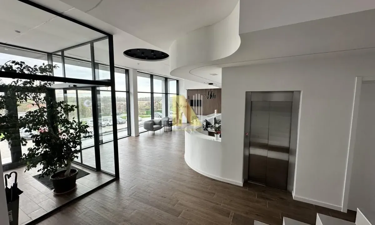 Rent, office space, 570m², Petrovaradin, Novi Sad