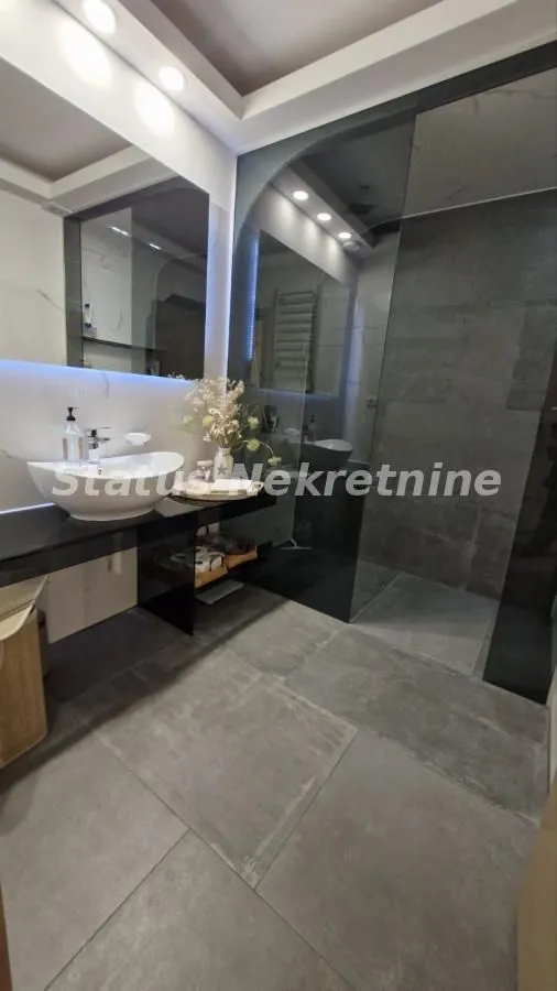 Prodaja, kuća, 310m², Klisa, Novi Sad Sve Podlokacije