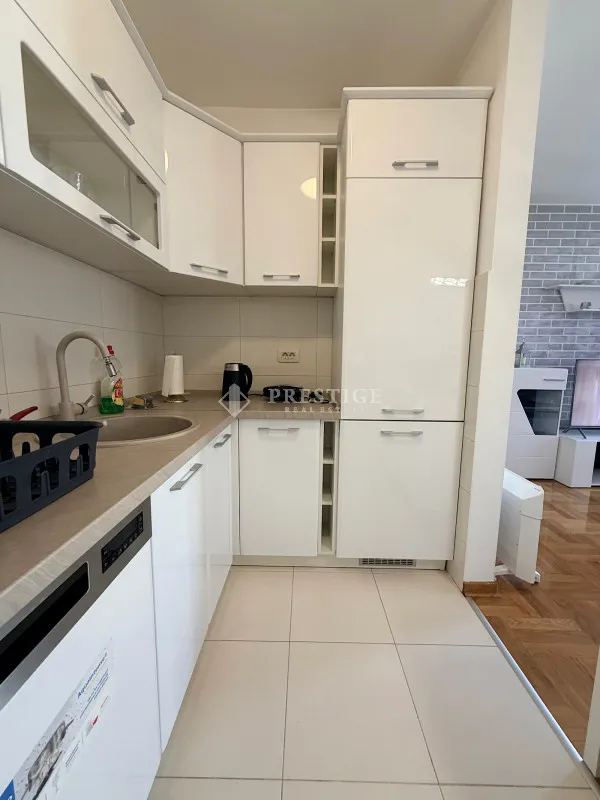Izdavanje, jednosoban stan, 44m², Stari Aerodrom, Podgorica