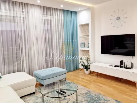 Izdavanje, trosoban stan, 105m², Centar, Novi Sad - image 15