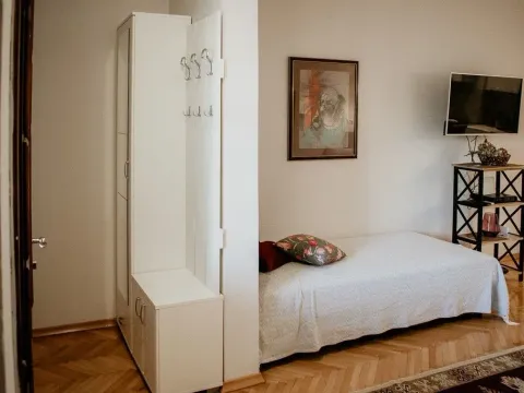 Rent, studio apartment, 42m², Budva, Crna Gora - image 8