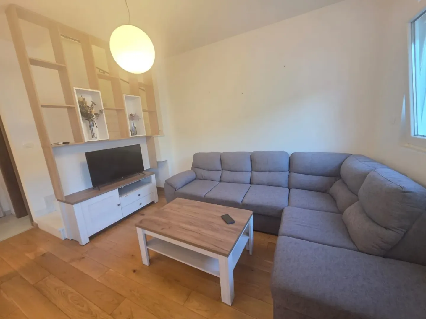 Izdavanje, dvosoban stan, 75m², Stara Varoš, Podgorica