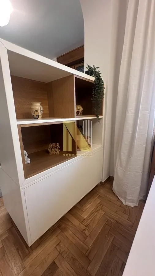 Izdavanje, dvosoban stan, 64m², Centar, Novi Sad