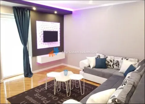 Izdavanje, trosoban stan, 69m², Stari Grad, Beograd - image 2