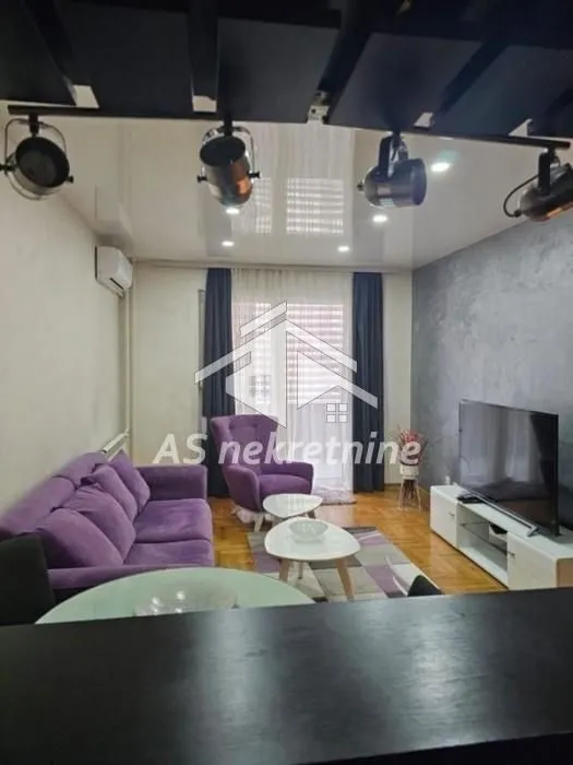 Izdavanje, četvorosoban stan, 96m², Vračar Sve Podlokacije, Beograd