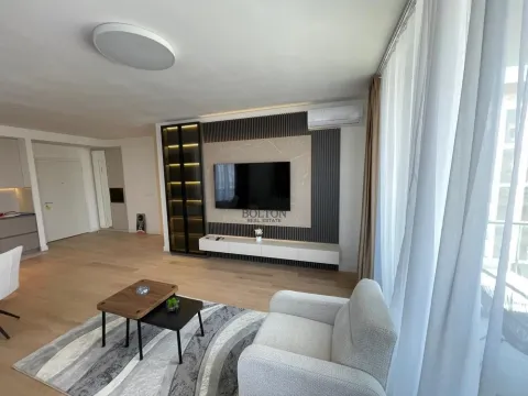 Izdavanje, trosoban stan, 89m², Savski Venac, Beograd - image 11