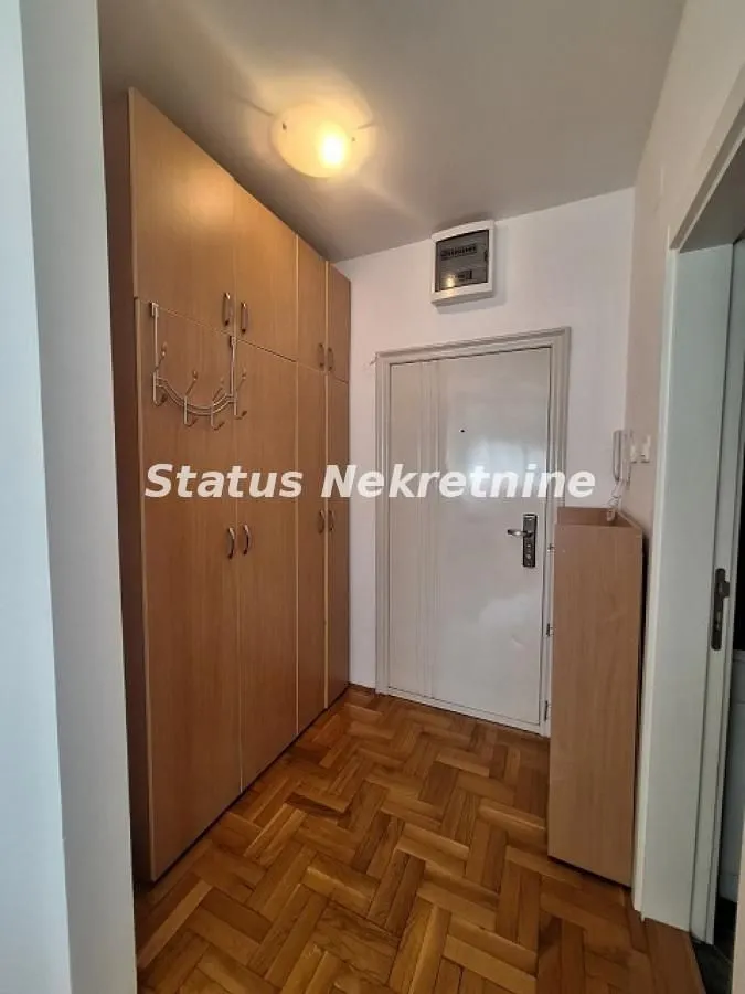 Izdavanje, garsonjera, 25m², Grbavica, Novi Sad Sve Podlokacije