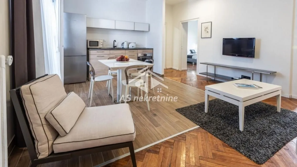 Izdavanje, trosoban stan, 90m², Stari Grad, Beograd