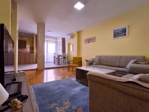 Izdavanje, jednosoban stan, 58m², Blok 6, Podgorica - image 3