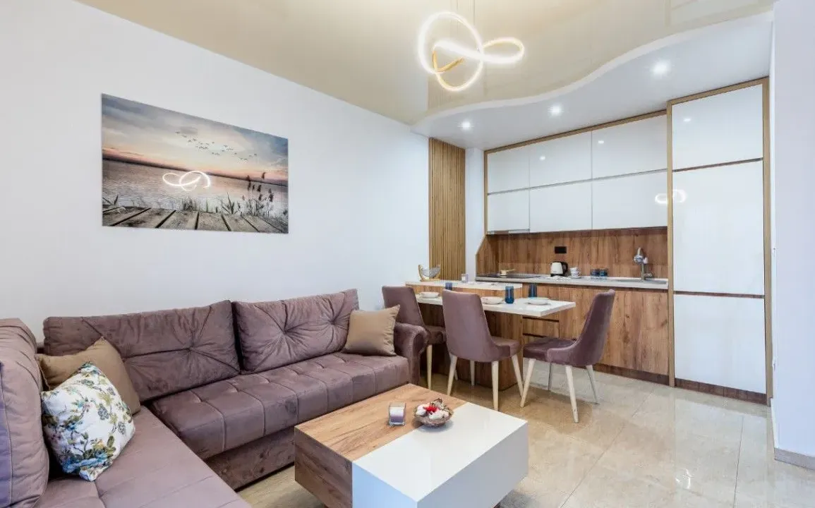 Izdavanje, jednosoban stan, 50m², Bečići, Budva