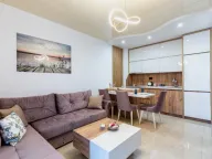 Izdavanje, jednosoban stan, 50m², Bečići, Budva - image 1