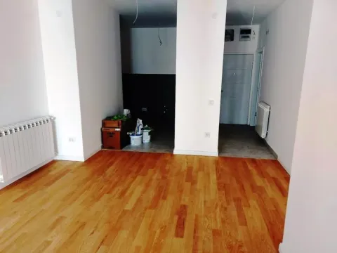 Izdavanje, poslovni prostor, 66m², Dom zdravlja, Niš - image 4