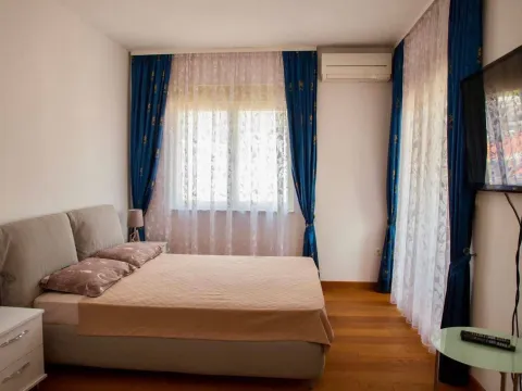Rent, three bedroom apartment, 152m², Centar, Budva - image 2